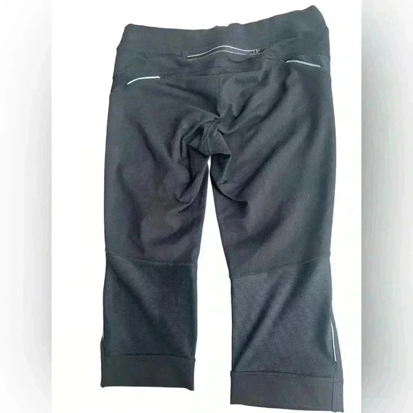 Athleta Crop Black Leggings Size Medium - Picture 3 of 7
